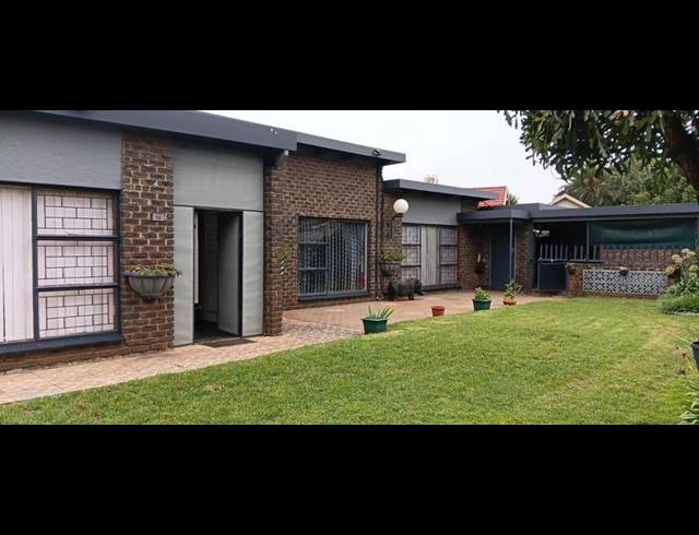5 BEDROOM HOUSE FOR SALE IN DELMAS